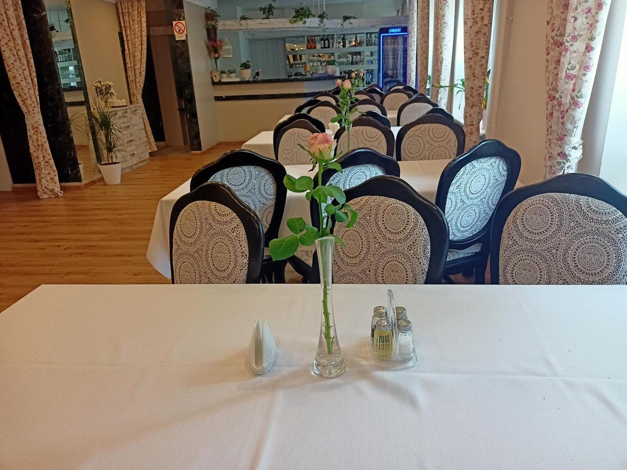 Iskra Hotel Radom Exterior photo